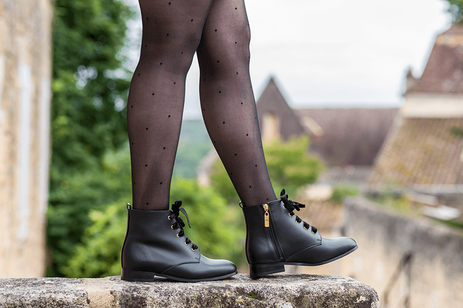 Bottines à lacets plates noires Mystère Minuit sur Terre|Sélection cadeaux de Noël éthiques vegan|Sélection cadeaux de Noël éthiques vegan|Sélection cadeaux de Noël éthiques vegan