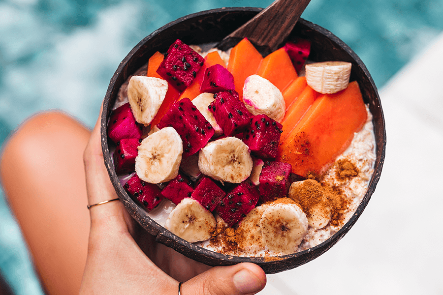 Petit déjeuner vegan|Tartines vegan|Personne utilisant un ordinateur|Groupe de personnes|Femme qui médite dans la nature|Veganism is magic