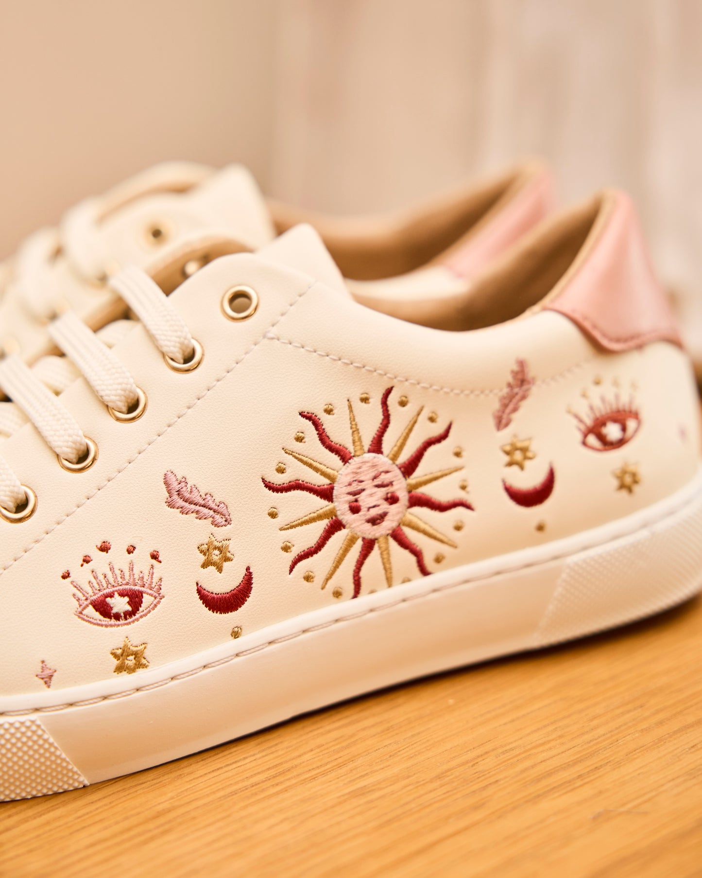 Baskets brodées vegan Minuit sur Terre