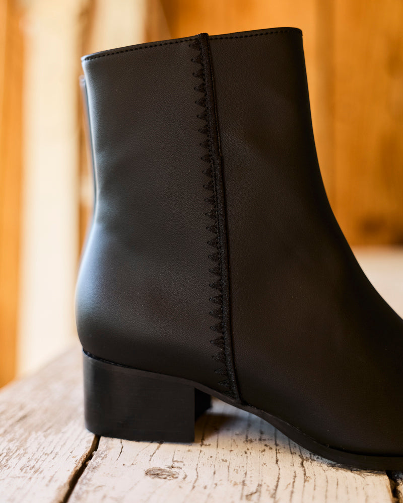 Yvoire Noir