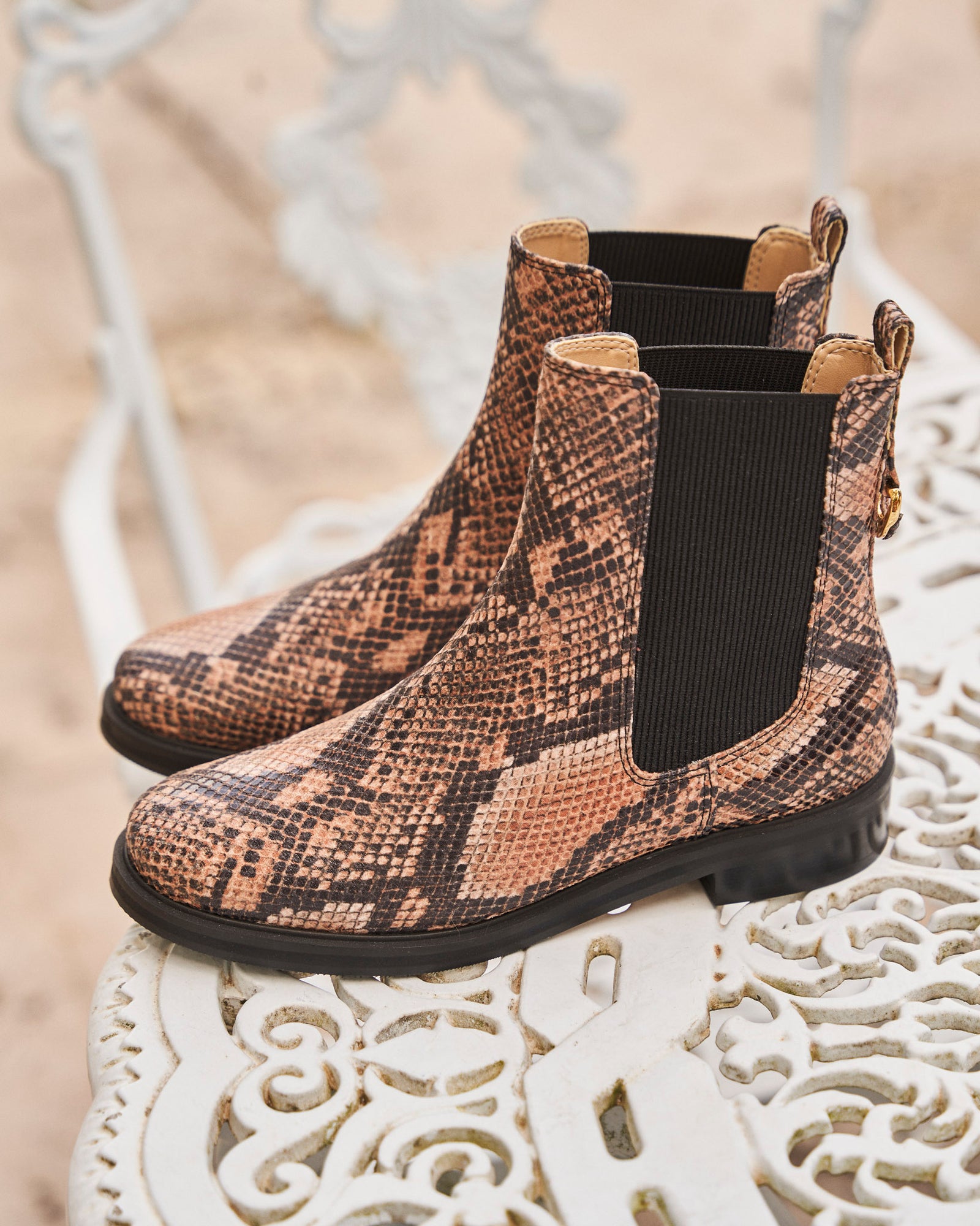 Botte Dover au genou gaufrée à motif de serpent en SABLE - Promotion | Michael Kors [CA Botte Dover au genou gaufrée à motif de serpent en SABLE - Promotion | Michael Kors [CA