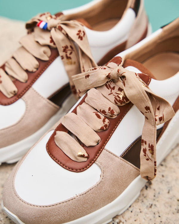 Chaussures d'été élégantes à talon carré moyen avec lacets et Chaussures d'été élégantes à talon carré moyen avec lacets et