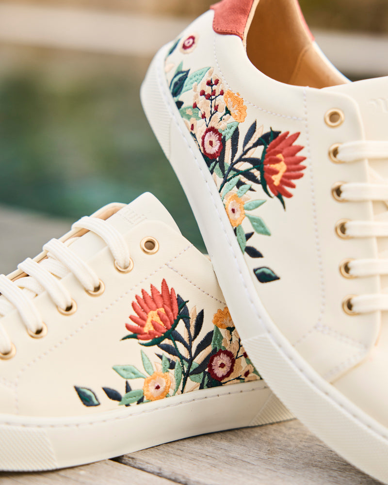 Baskets brodées fleuries vegan recyclées Minuit sur Terre