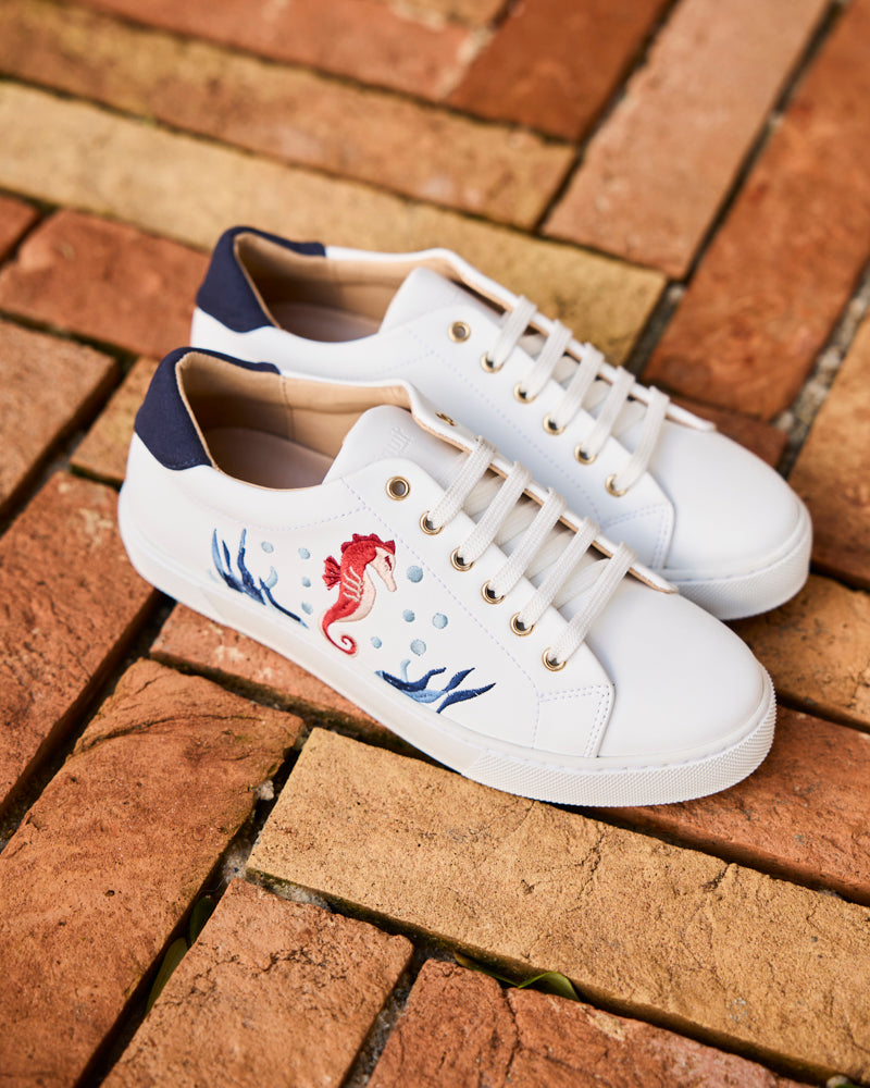 Baskets brodées hippocampe vegan recyclées Minuit sur Terre