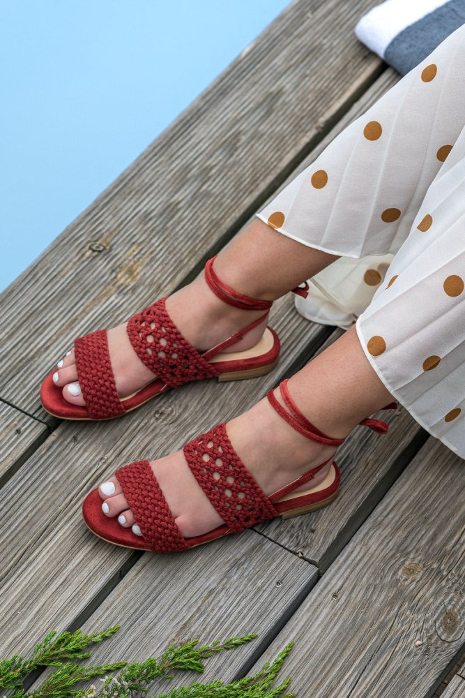 Sandales plates rouges terre cuite tressées écologiques et vegan pour femme Roccapina Minuit sur Terre