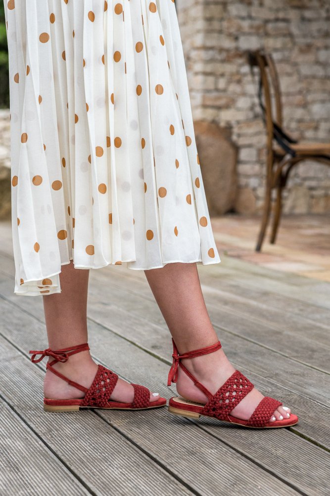 Sandales plates rouges terre cuite tressées écologiques et vegan pour femme Roccapina Minuit sur Terre